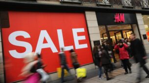 Na H&M, um precursor do ‘fast fashion’ agora está nu