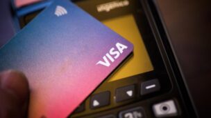 Visa surpreende em receita e lucro no pós-covid; ação dispara 8%