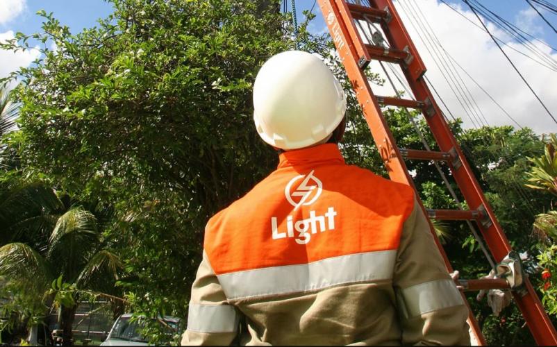 Oferta da Light sai a R$ 20; Cemig está fora da empresa - Brazil