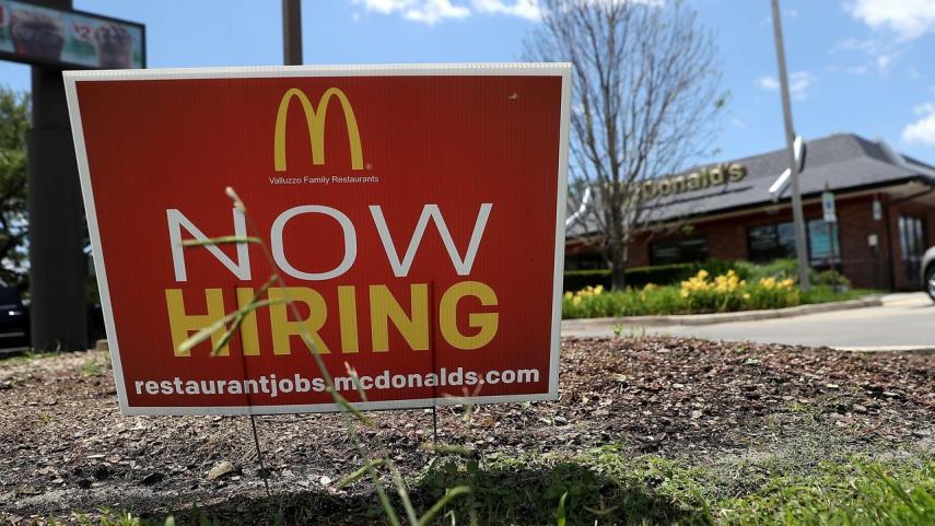 ‘Blue-collar blues’: o McDonald’s já paga quase o mesmo que a indústria