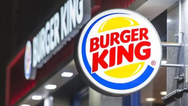 El propietario de Burger King compra su mayor franquiciado.  Objetivo: Ducha en la tienda.