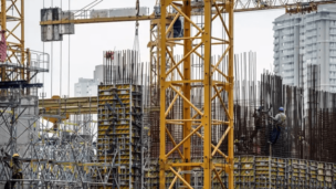Construtoras de baixa renda caem com possível mudança no FGTS