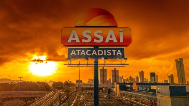 Assaí tem SSS acima da inflação e melhora guidance de alavancagem