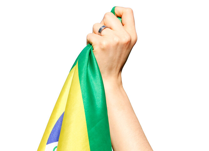 Dois para frente, um para trás: os retrocessos e distorções que sabotam o Brasil