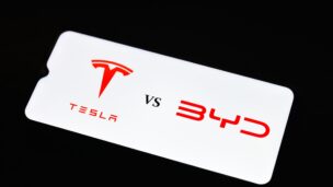 BYD encosta na Tesla. Musk pede socorro