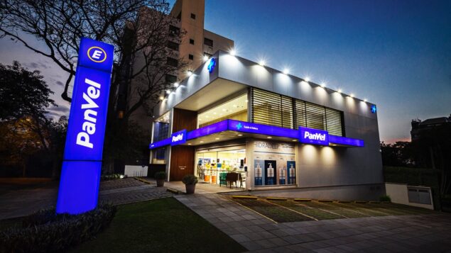 Kinea zera posição na Panvel em block trade