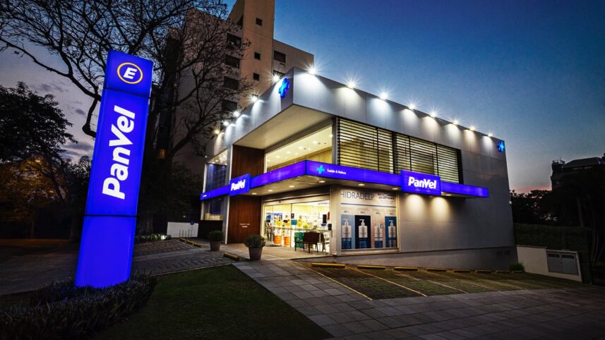 Kinea zera posição na Panvel em block trade