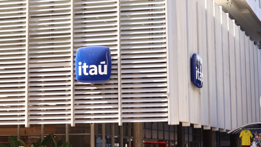 Itaú reporta em linha e devolve R$ 18 bi aos acionistas