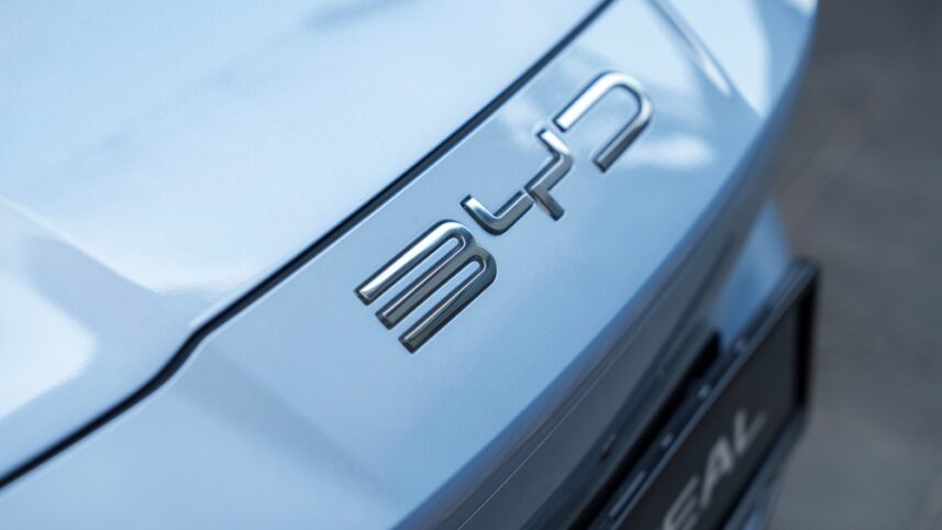BYD avança na Europa, queima estoque na China – e já é a terceira global