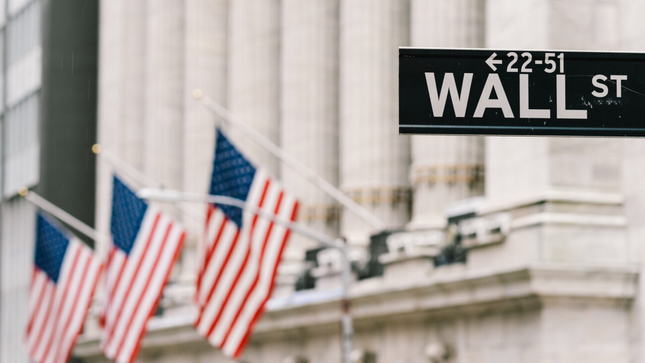 Múltiplos nos EUA perto das máximas históricas.  A correção é pra quando?