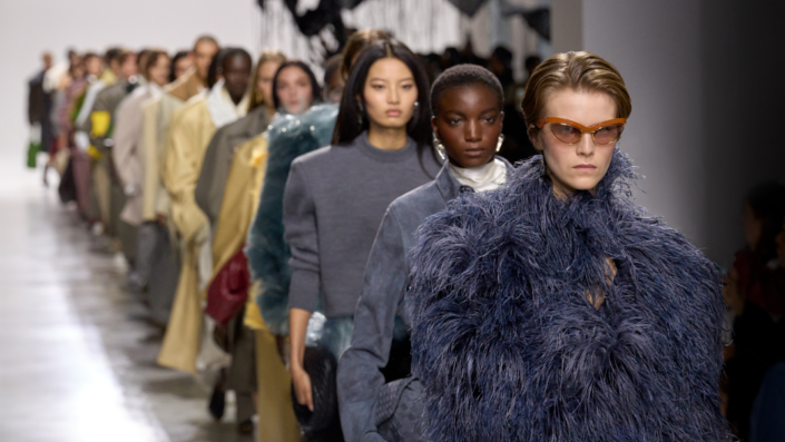 Na Bottega Veneta, uma estreia esfuziante unindo o passado ao futuro