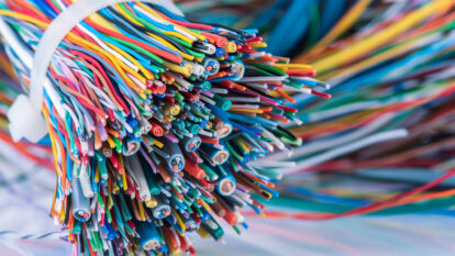 ‘Chama a polícia!’ Roubo de cobre vai parar no ferro-velho e deixa o Brasil no escuro