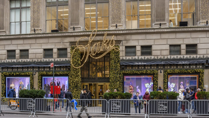 Saks não consegue pagar as dívidas. É o fim das lojas de departamento?