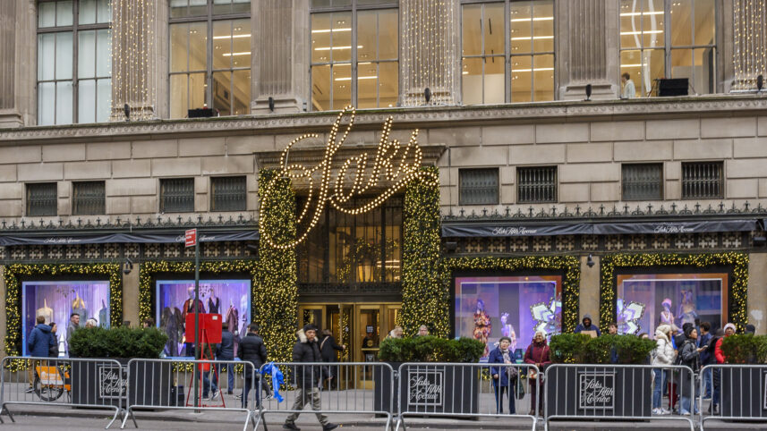 Saks vai à falência. É o fim das lojas de departamento?