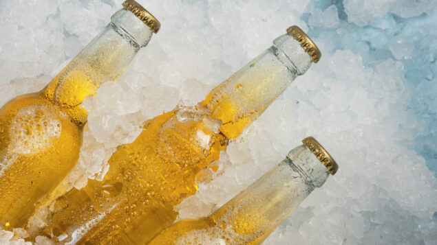 Ambev bate o mercado pela 3ª vez: volume de cerveja cresce e ação dispara
