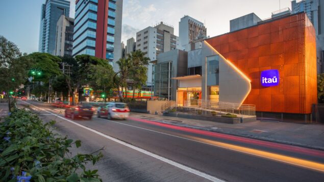 Itaú faz ROE de 24,3% e mantém asset quality; mercado ignora revisão do guidance