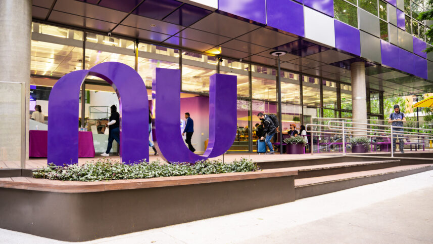 Nubank tem lucro recorde no 2º tri; crédito cresce menos