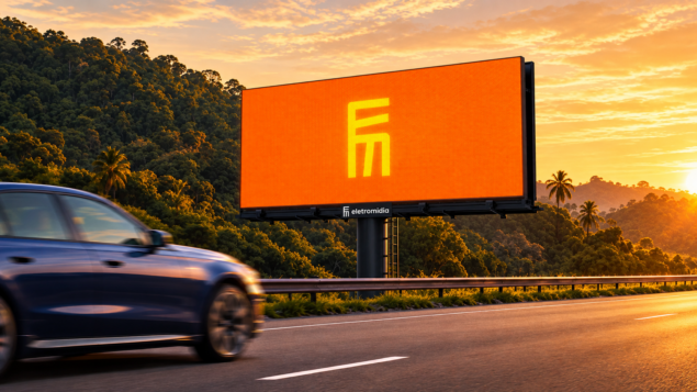 Nas estradas, outdoor high-tech une Eletromidia, Motiva e EcoRodovias