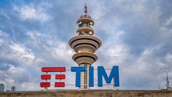 A Telecom Italia tem um novo dono. O que muda para a TIM Brasil?