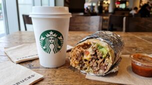 Starbucks estudou comprar o Chipotle, a ex-empresa de seu CEO