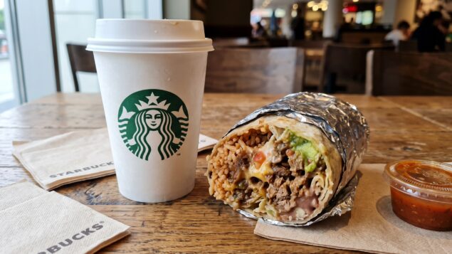 Starbucks estudou comprar o Chipotle, a ex-empresa de seu CEO