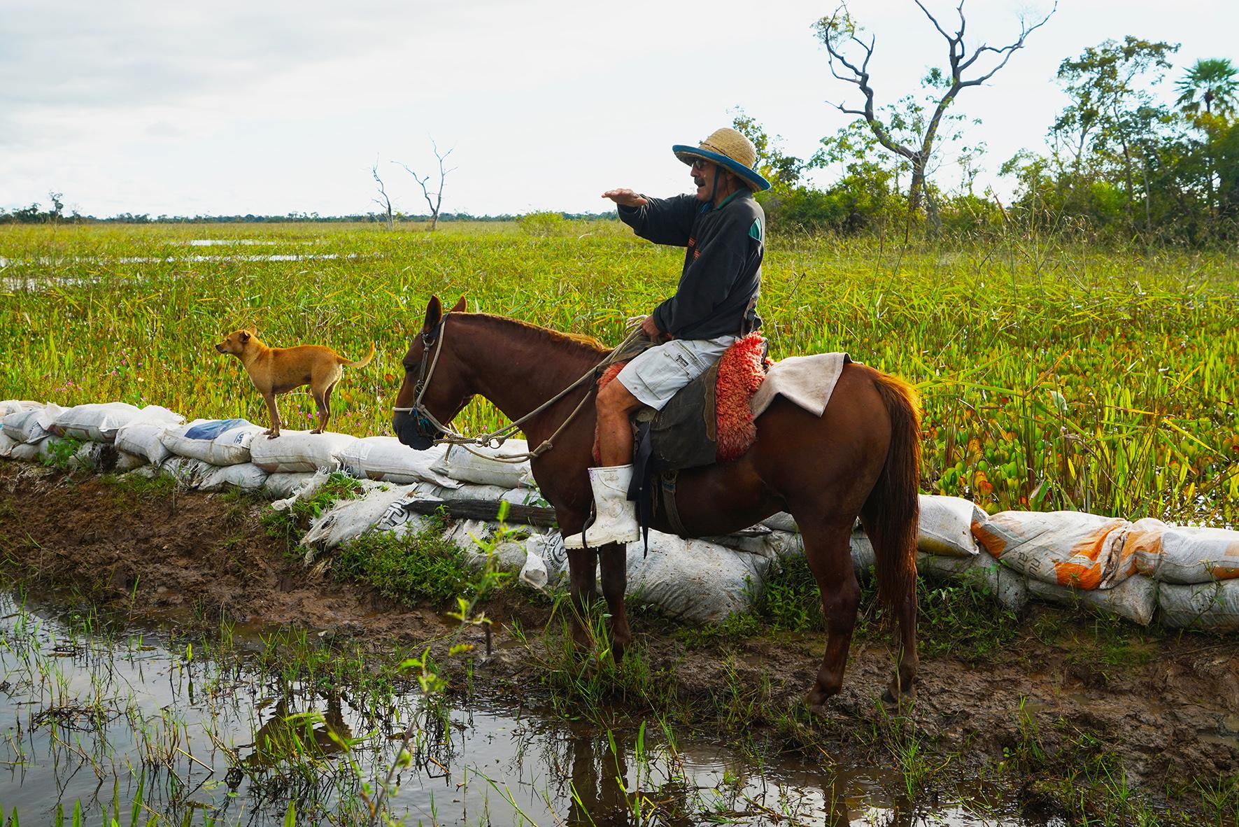 No Pantanal, está faltando água (e uma lei) 1 Ruivaldo em sua fazenda no Pantanal