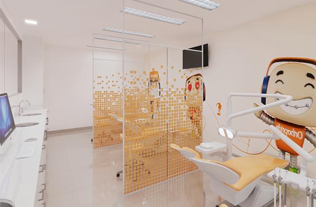 Na Orthopride, o franqueado e o cliente sorriem juntos 1 11812 7c67442f a0a1 3494 e1c7 20341ee363c9